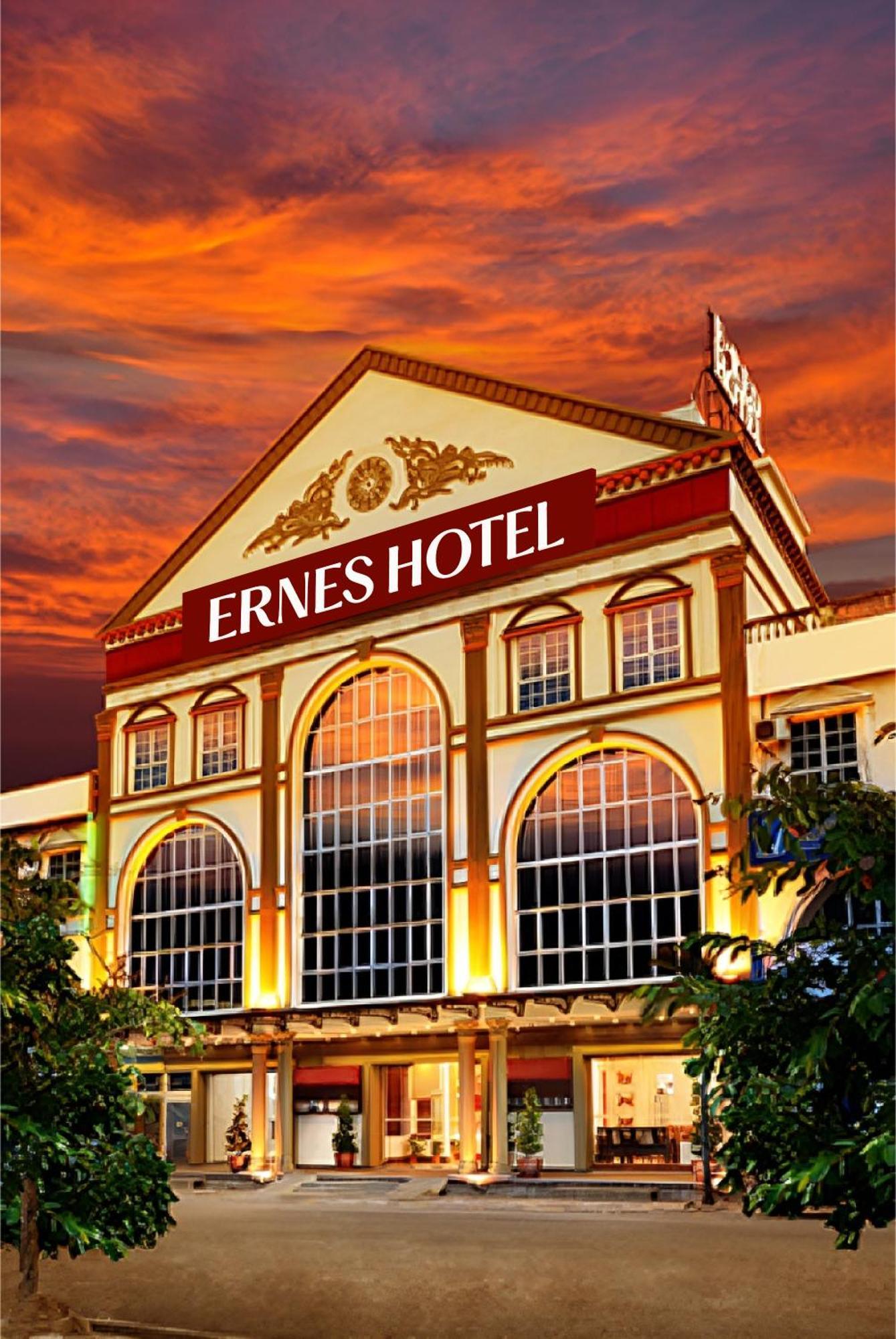 Ernes Hotel Bandar Perda Kampong Permatang Batu Exterior foto